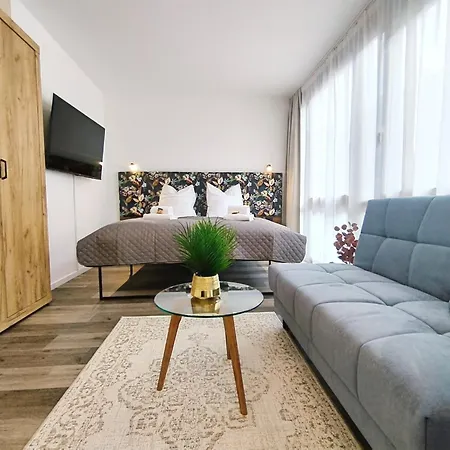 Design Apartment Fuer Bis Zu 4 Im 2 Og, Modern, Dachterrasse, Grill, Ruhige Lage, Disney Plus, Wii, Lan Und Wlan Nuremberg Exterior photo