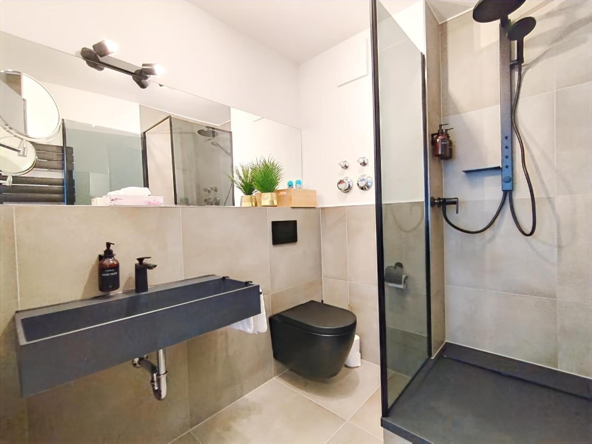 Apartment Design Fuer Bis Zu 4 Im 2 Og, Modern, Dachterrasse, Grill, Ruhige Lage, Plus, Wii, Lan Und Wlan Nuremberg