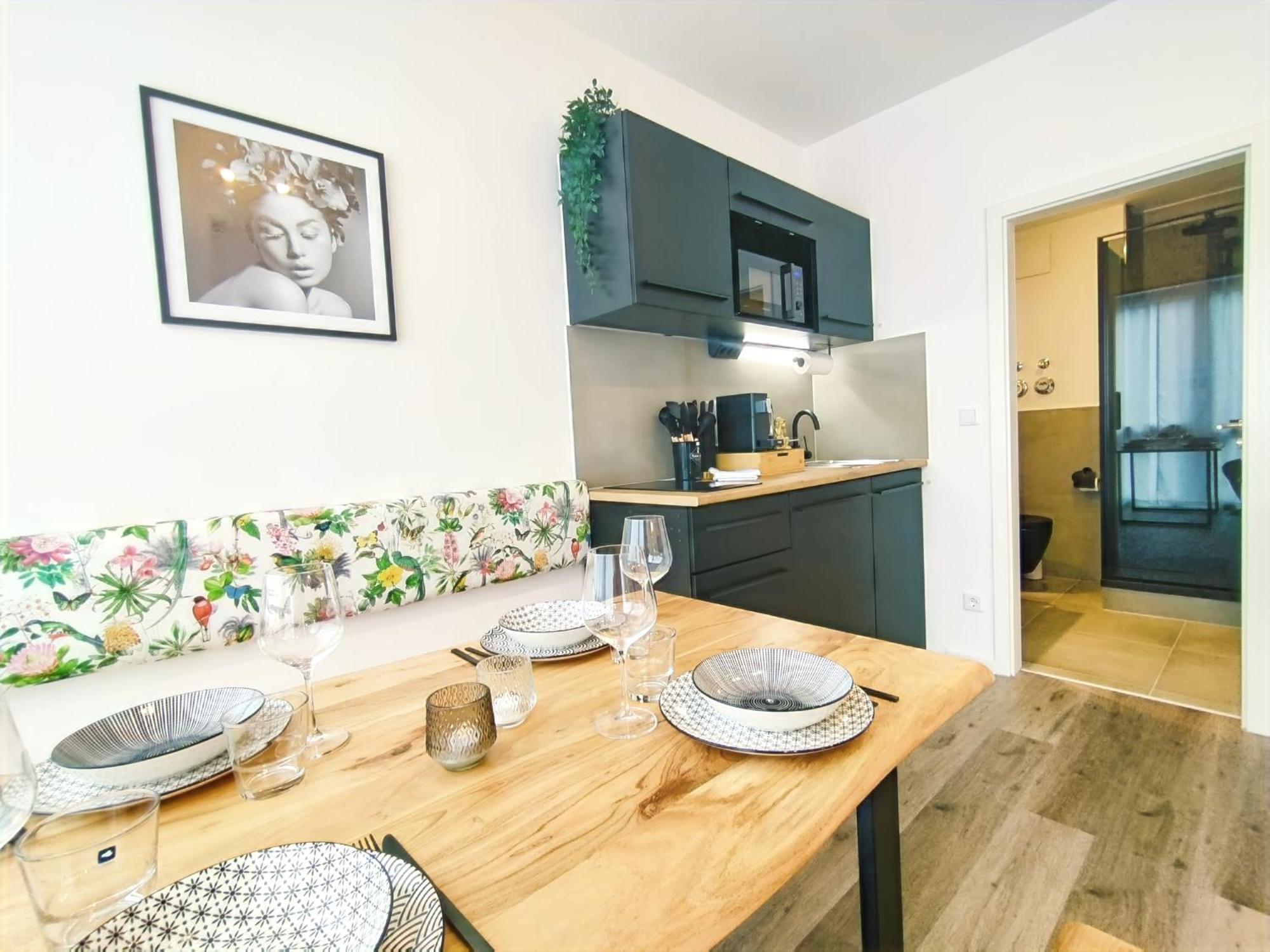 Design Fuer Bis Zu 4 Im 2 Og, Modern, Dachterrasse, Grill, Ruhige Lage, Plus, Wii, Lan Und Wlan * Nuremberg